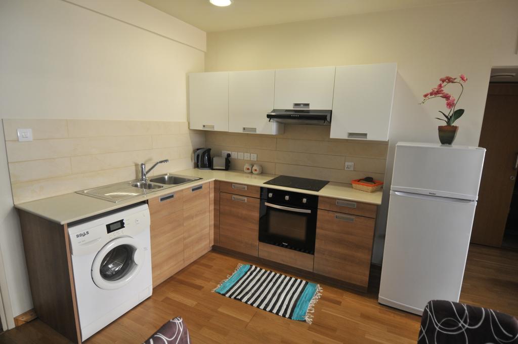 Ithaki Phinikoudes Apartment No. 204 라르나카 객실 사진