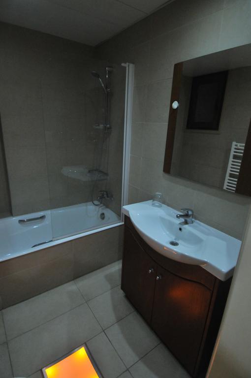 Ithaki Phinikoudes Apartment No. 204 라르나카 객실 사진
