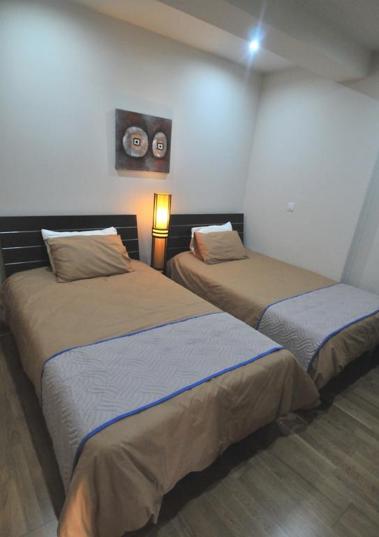 Ithaki Phinikoudes Apartment No. 204 라르나카 객실 사진